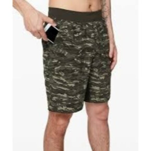 Lululemon T.H.E linerless short 9” inseam Camo Mens Size Medium - Picture 1 of 6
